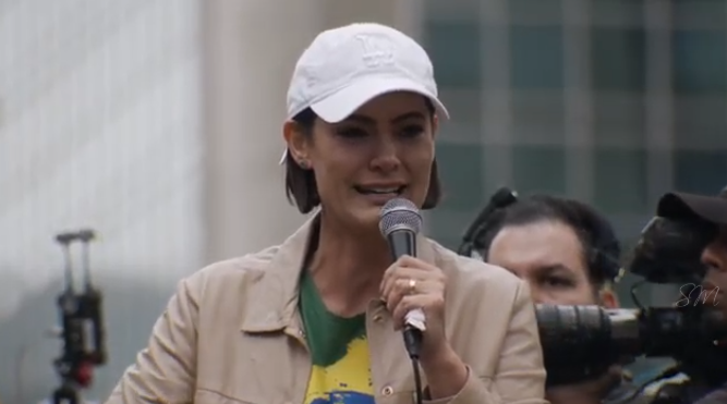 Michelle Bolsonaro denuncia perseguição religiosa e chora em ato na Paulista